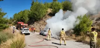 Serik'te Seyir Halindeki Otomobilde Yangın