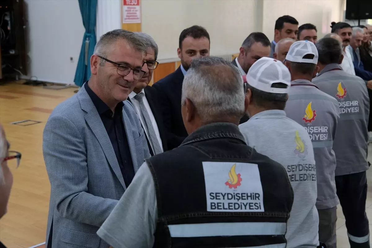 Seydişehir Belediye Başkanı Ustaoğlu, Kurban Bayramı'nda Personelle Bayramlaştı