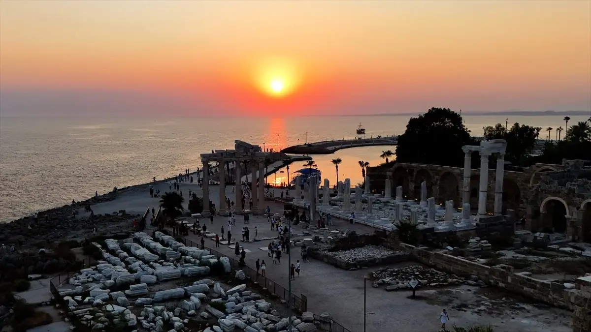 Apollon Tapınağı, Gün Batımında Görsel Şölen Sunuyor