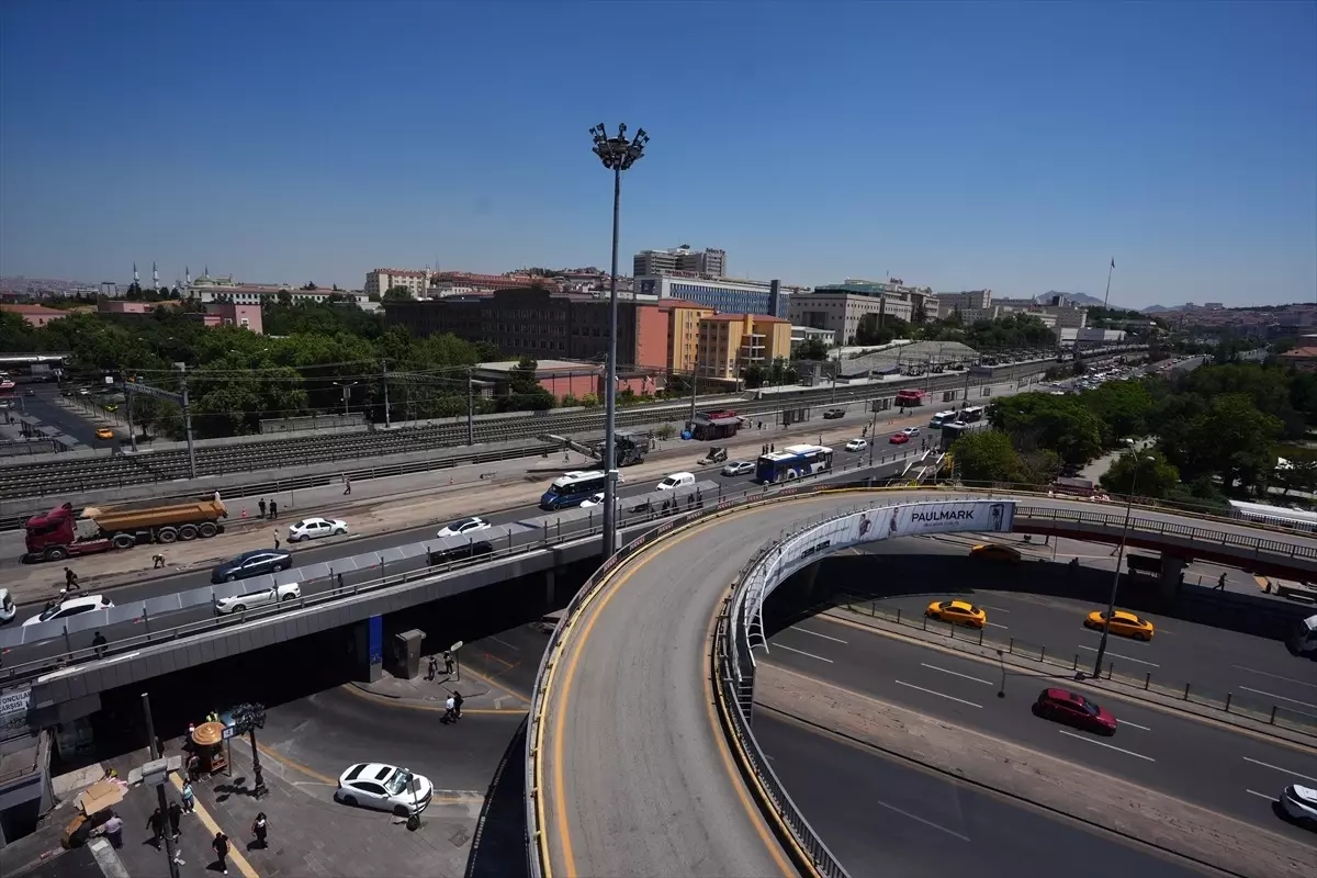 Sıhhiye Köprüsü'ndeki Bakım Çalışmaları Trafiği Olumsuz Etkiledi