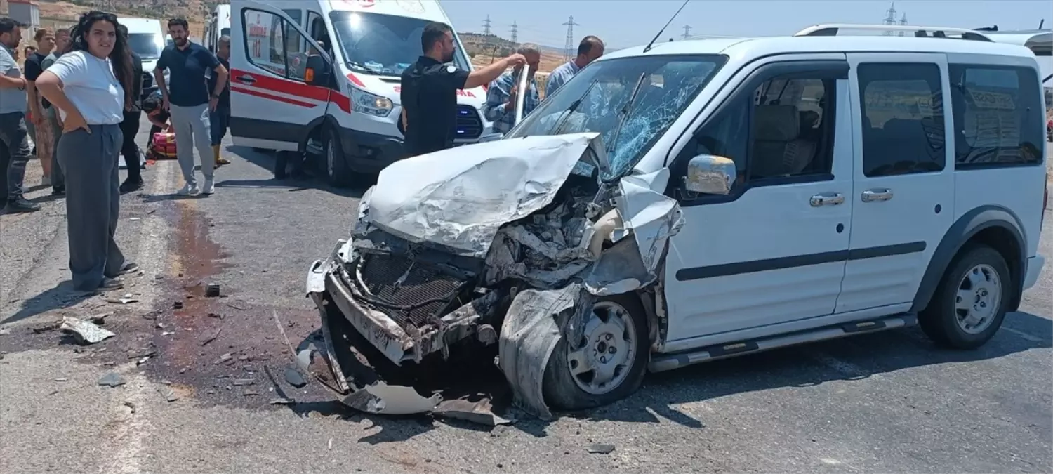 Siirt'te Trafik Kazası: 4 Yaralı