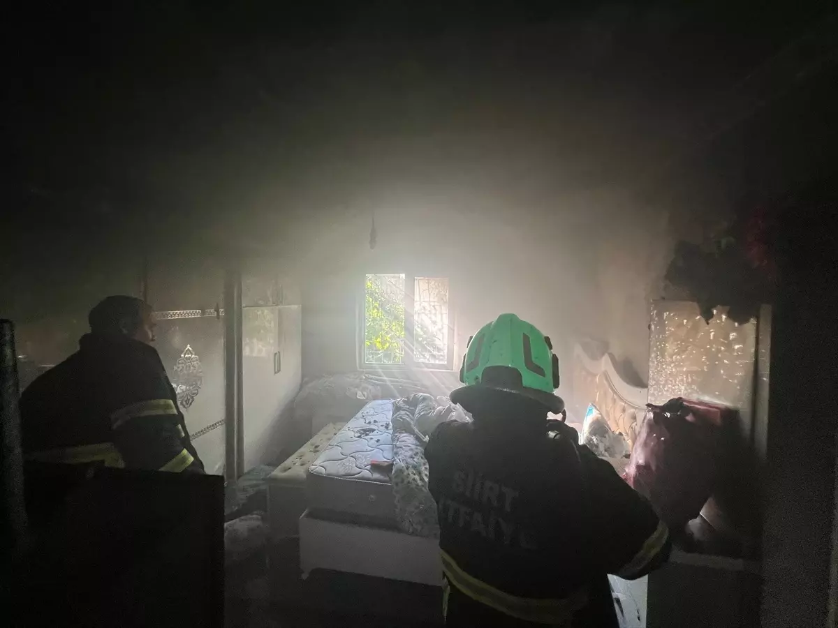 Siirt'te İki Katlı Evde Yangın Çıktı