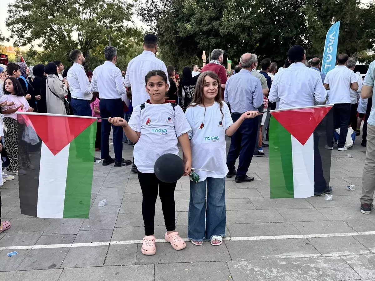 Siirt'te İsrail Saldırılarına Tepki Yürüyüşü Düzenlendi