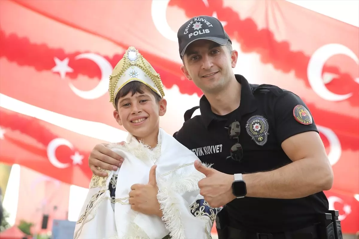 Siirt'te 'Kirvem Polis Olsun Projesi' ile 250 çocuk için sünnet şöleni düzenlendi