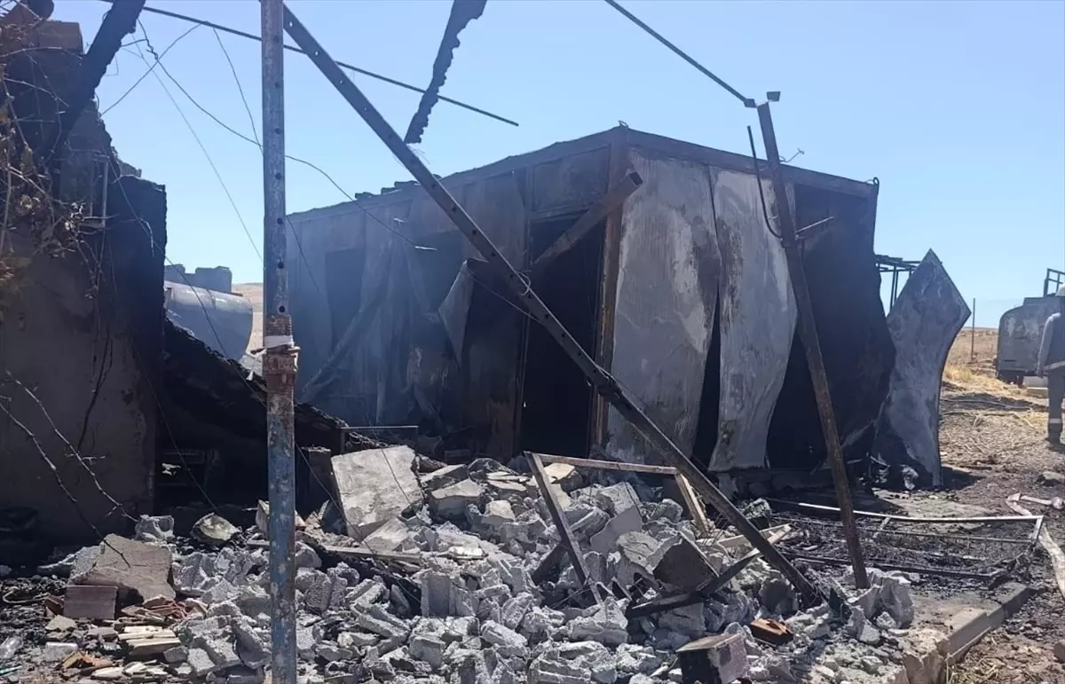 Siirt'te Konteyner Yangını Söndürüldü