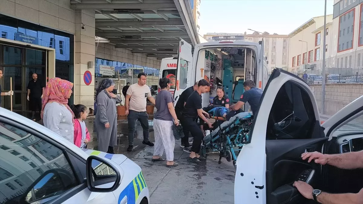 Siirt'te Motosiklet ve Otomobil Çarpıştı: 1 Yaralı