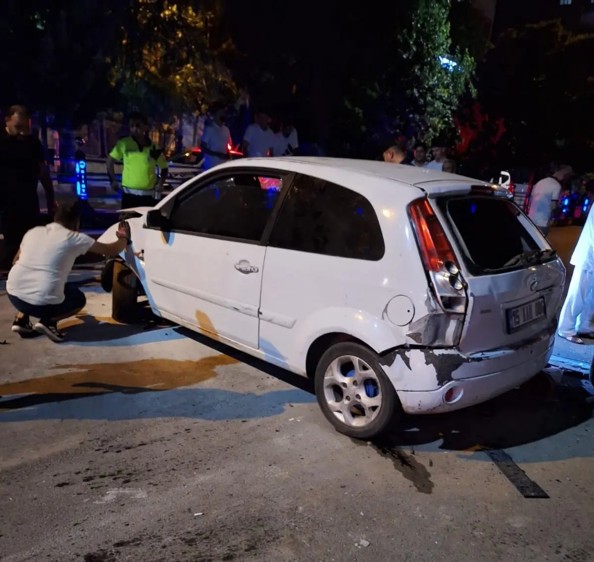 Siirt'te Park Halindeki Cipe Çarpan Otomobilde 5 Yaralı