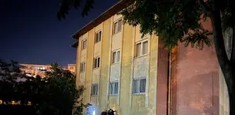 Siirt'te Polis Lojmanında Yangın: 13 Kişi Hastaneye Kaldırıldı