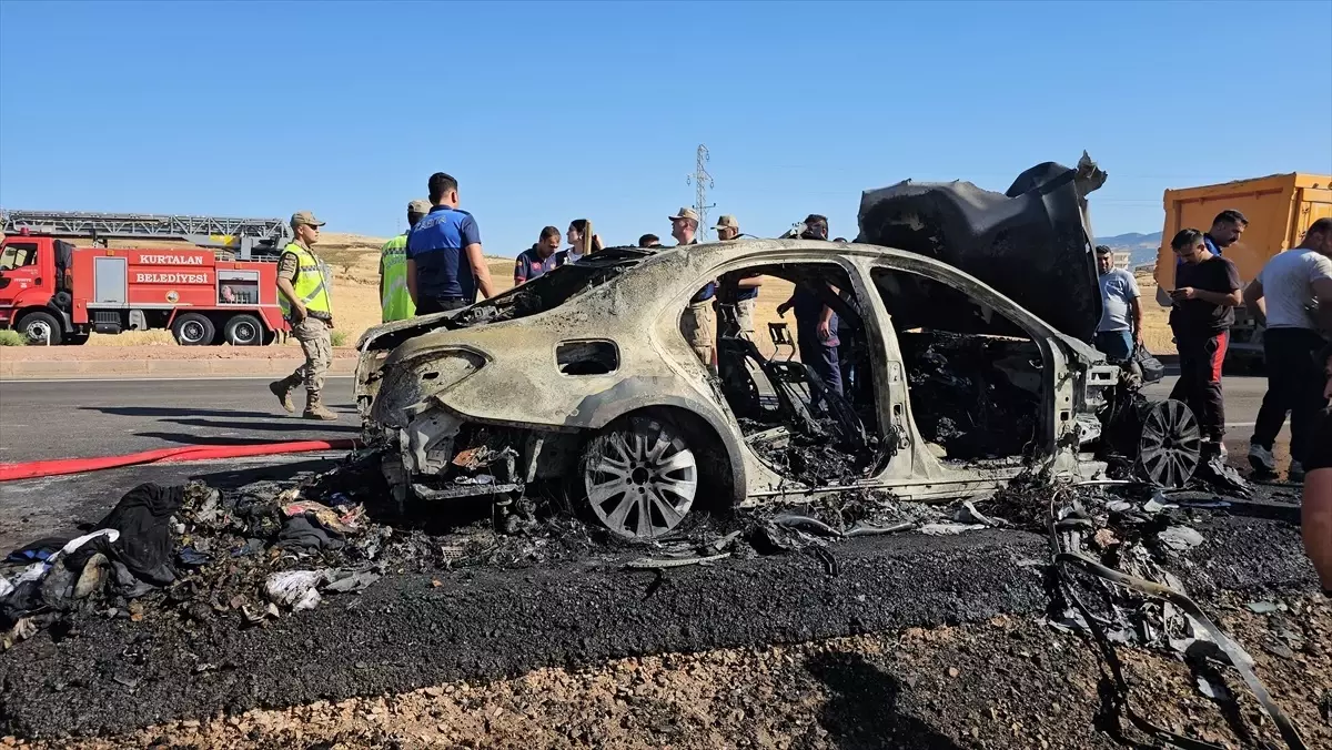 Siirt'te Yanan Otomobil Kullanılamaz Hale Geldi