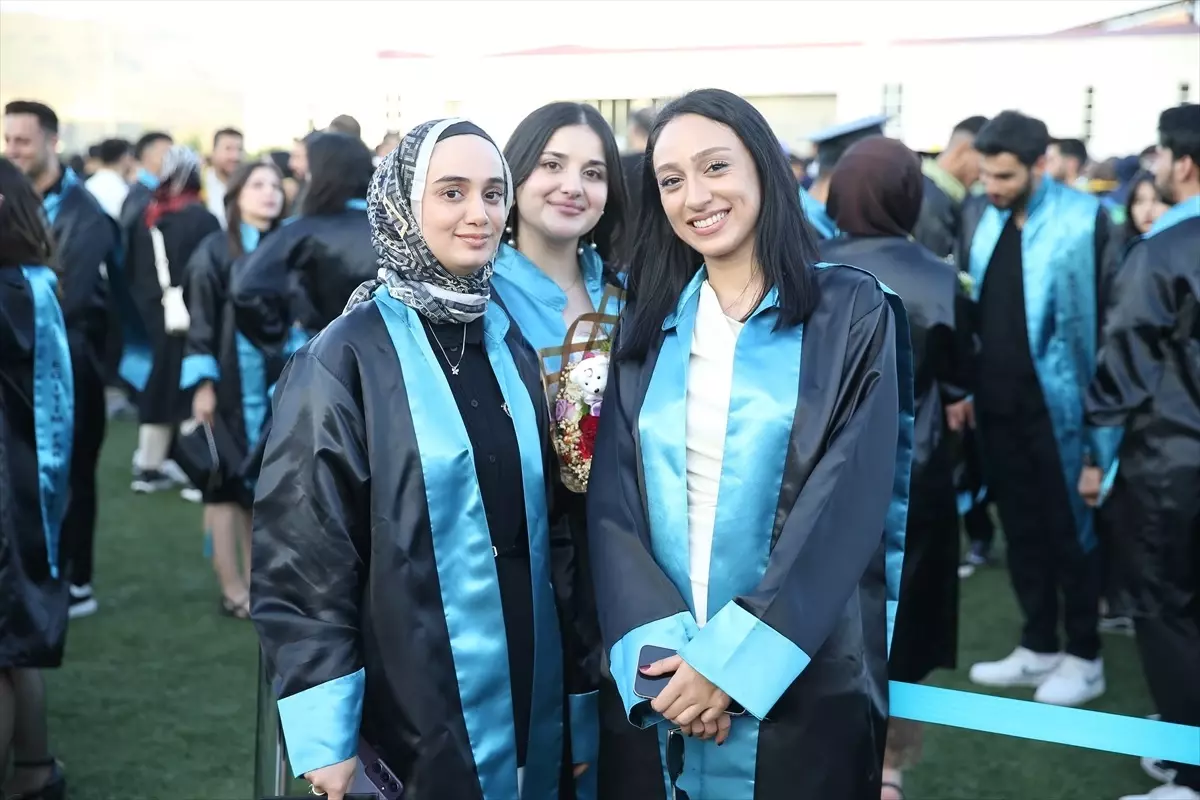 Siirt Üniversitesinde 3 Bin 300 Öğrenci Mezuniyet Heyecanı Yaşadı