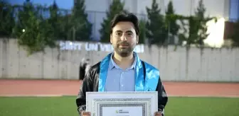 Öğretmen, Öğrencileriyle Birlikte Üniversiteden Mezun Oldu