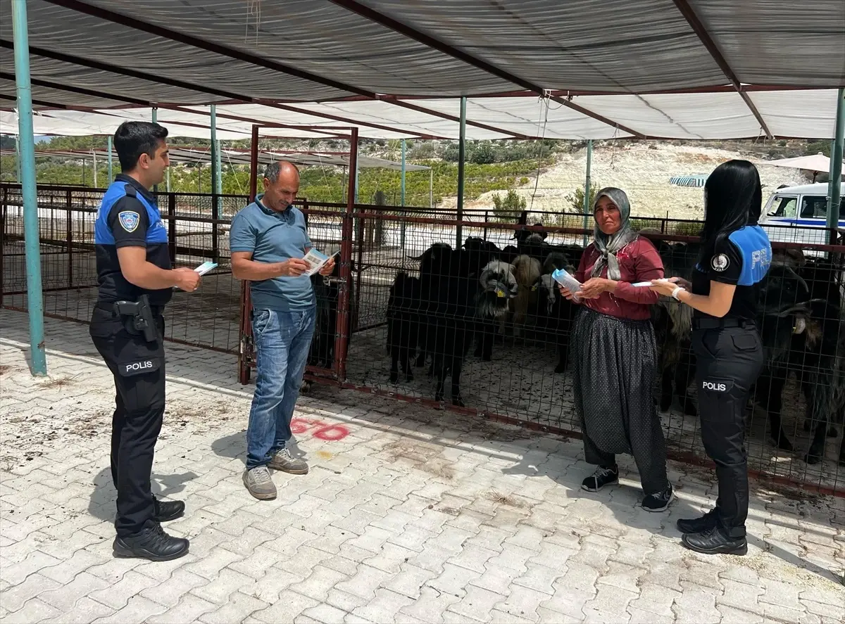Mersin Silifke'de Polis Kurban Satıcılarını Dolandırıcılığa Karşı Uyardı
