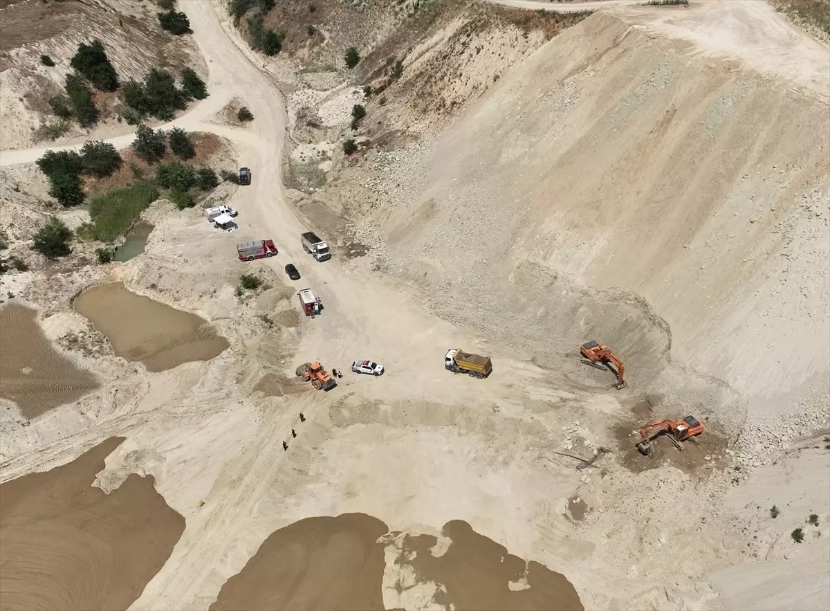 Silivri'de Kum Ocağında Göçük: Kurtarma Çalışmaları Devam Ediyor