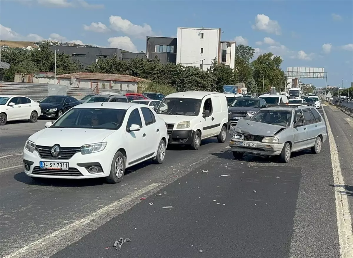 Silivri'de Zincirleme Trafik Kazası: 3 Yaralı