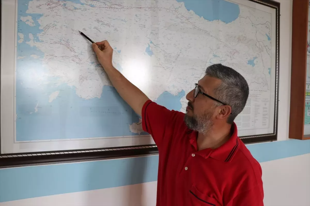 Simav'da Deprem Fırtınası: 1350 Sarsıntı Kaydedildi