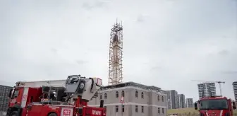 Sincan'da Cami Minaresine Yıldırım Düştü