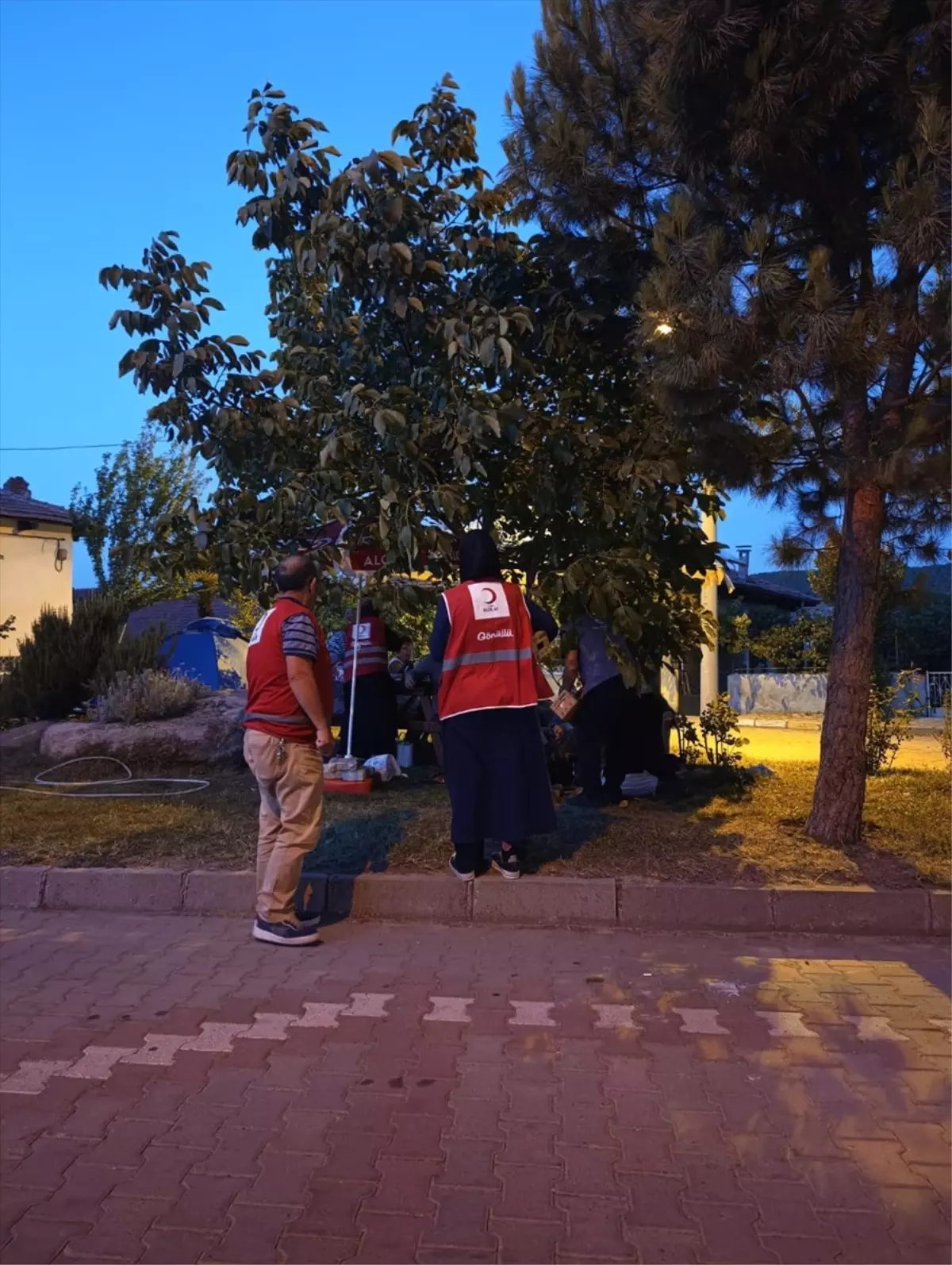 Sındırgı'daki Depremzedelere Kızılay'dan Yardım Eli