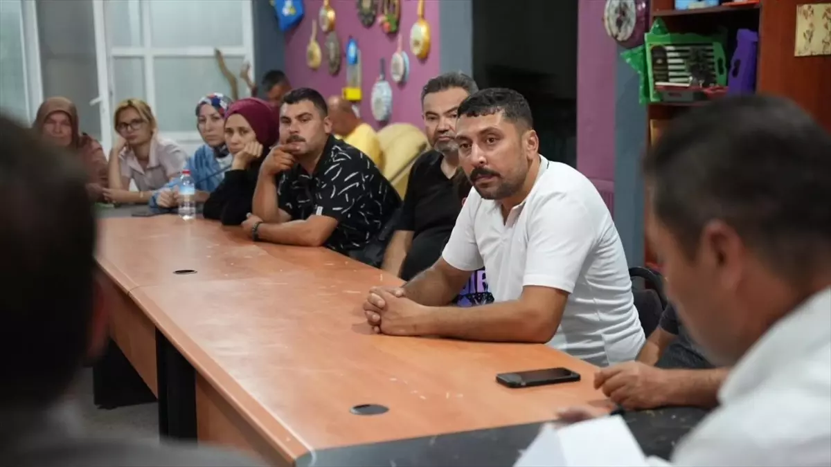 Depremin Ardından Sındırgı'da Esnafa Geçici Dükkan Desteği