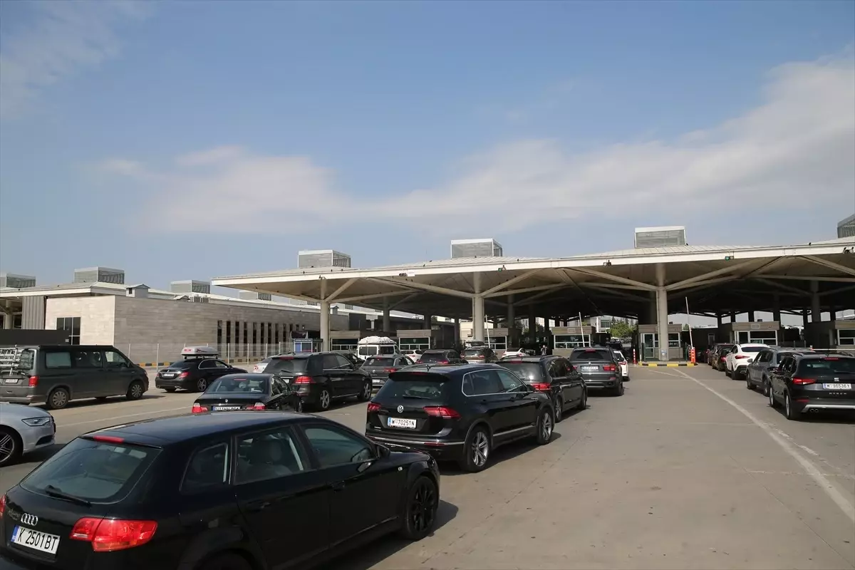 Edirne Sınır Kapılarında Gurbetçi Geçişleri Hızlandı