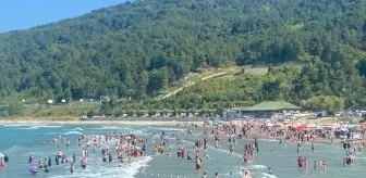 Samsun'un Türkeli Plajı'nda 8 Yaşındaki Çocuk Boğulma Tehlikesi Geçirdi