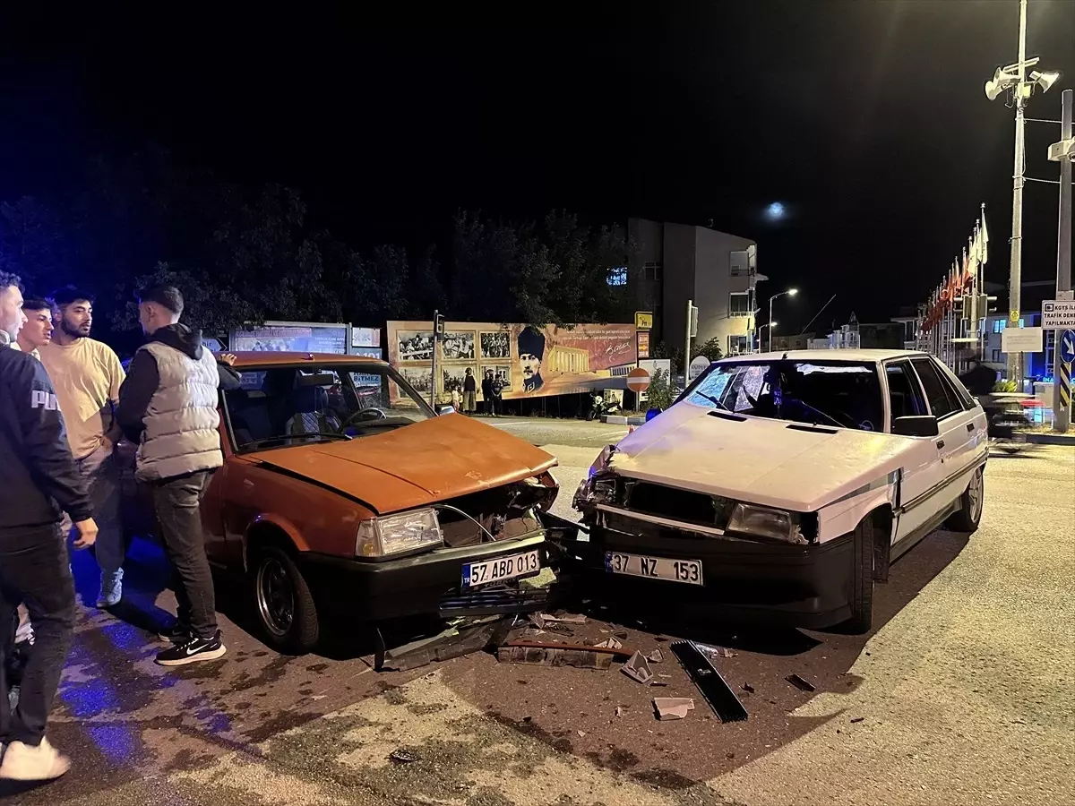 Sinop'un Gerze İlçesinde Trafik Kazası: 2 Yaralı