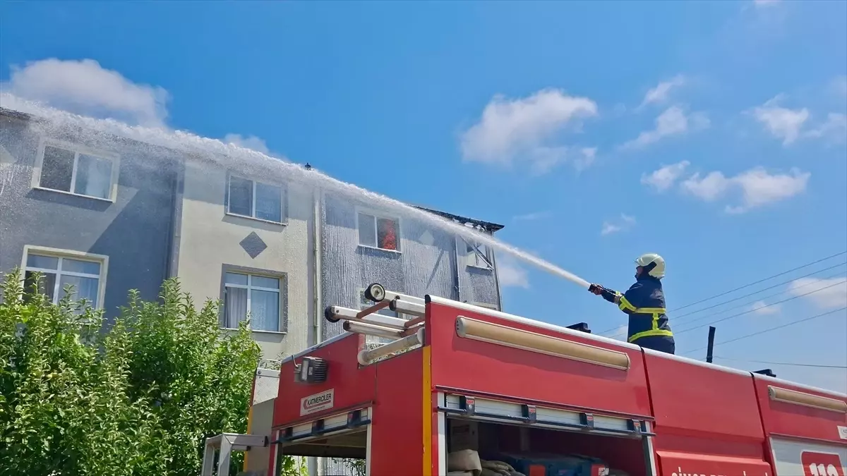 Sinop'ta Apartman Çatısında Yangın Çıktı