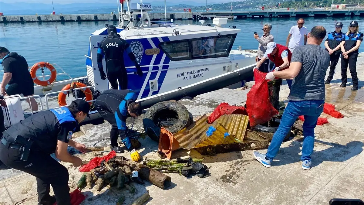 Sinop'ta Deniz Dibi Temizliği: Atıklar Su Altından Çıkarıldı