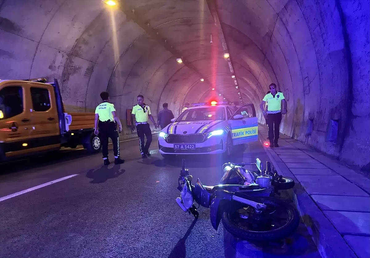 Sinop'ta 'Dur' İhtarına Uymayan Motosiklet Polis Memuruna Çarptı