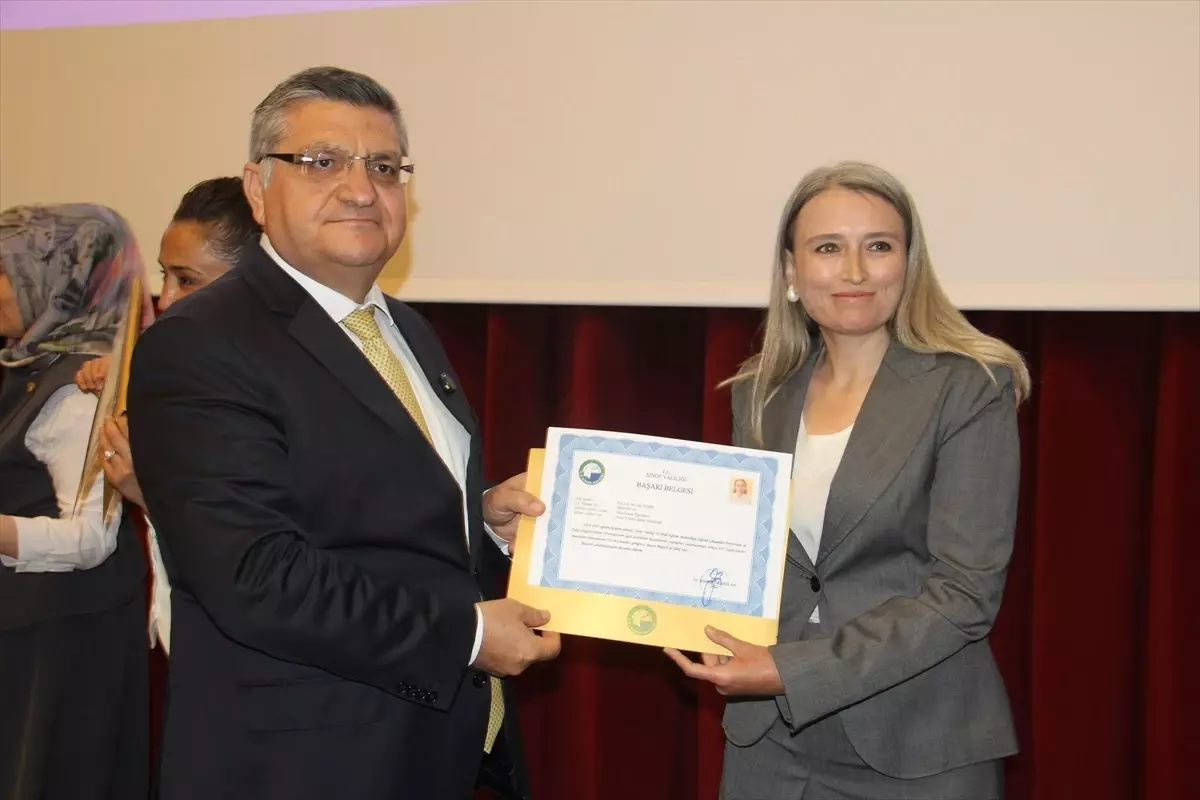 Sinop'ta 239 Eğitim Çalışanına Başarı Belgesi Verildi