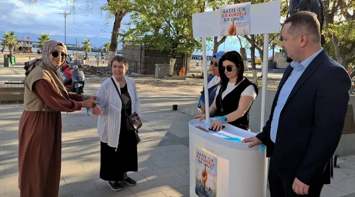 Sinop'ta Gazze İçin Mavi Kurdele Standı Açıldı