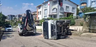 Sinop'ta Freni Boşalan Kamyonet Devrildi: 1 Yaralı