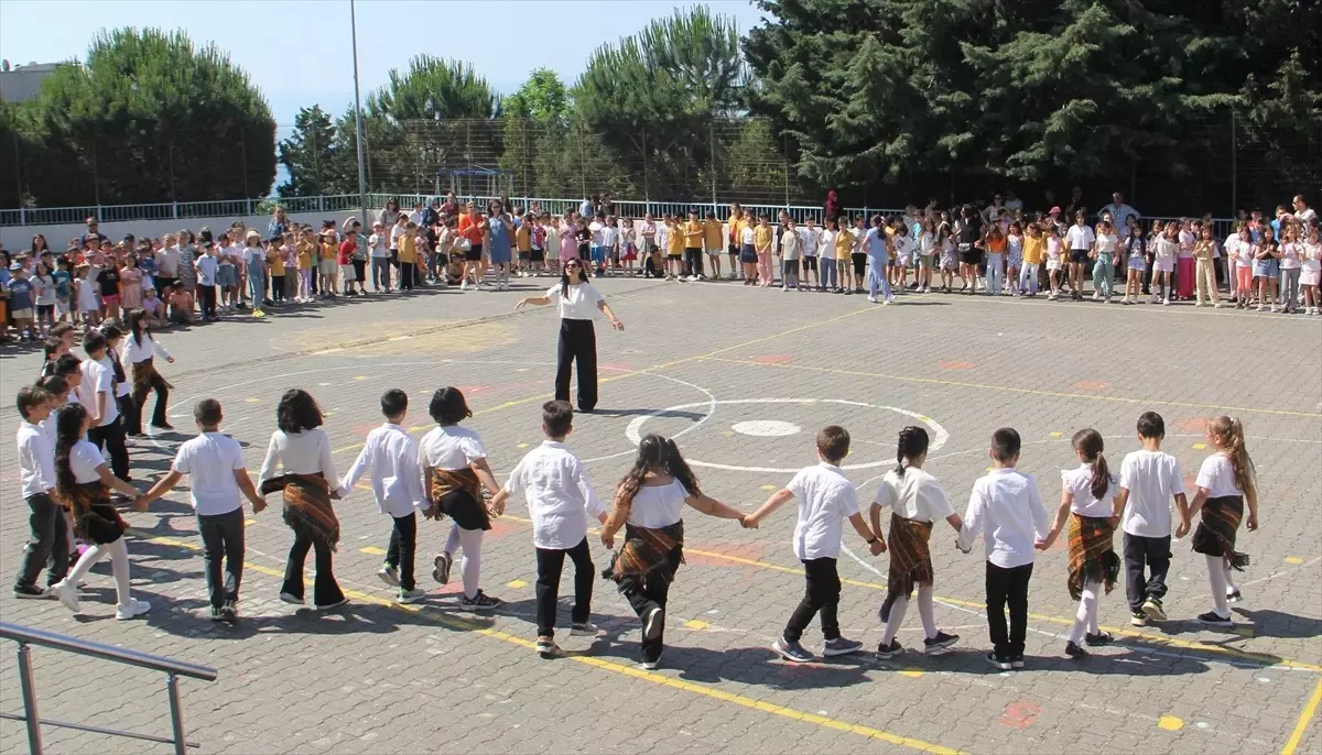 Halk Oyunlarımız Mirasımızdır Projesi ile Öğrenciler Geleneksel Kültürü Öğreniyor