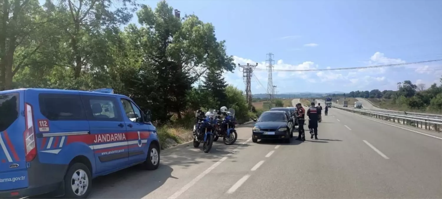 Sinop'ta Huzur Uygulaması: 3 Aranan Kişi Yakalandı