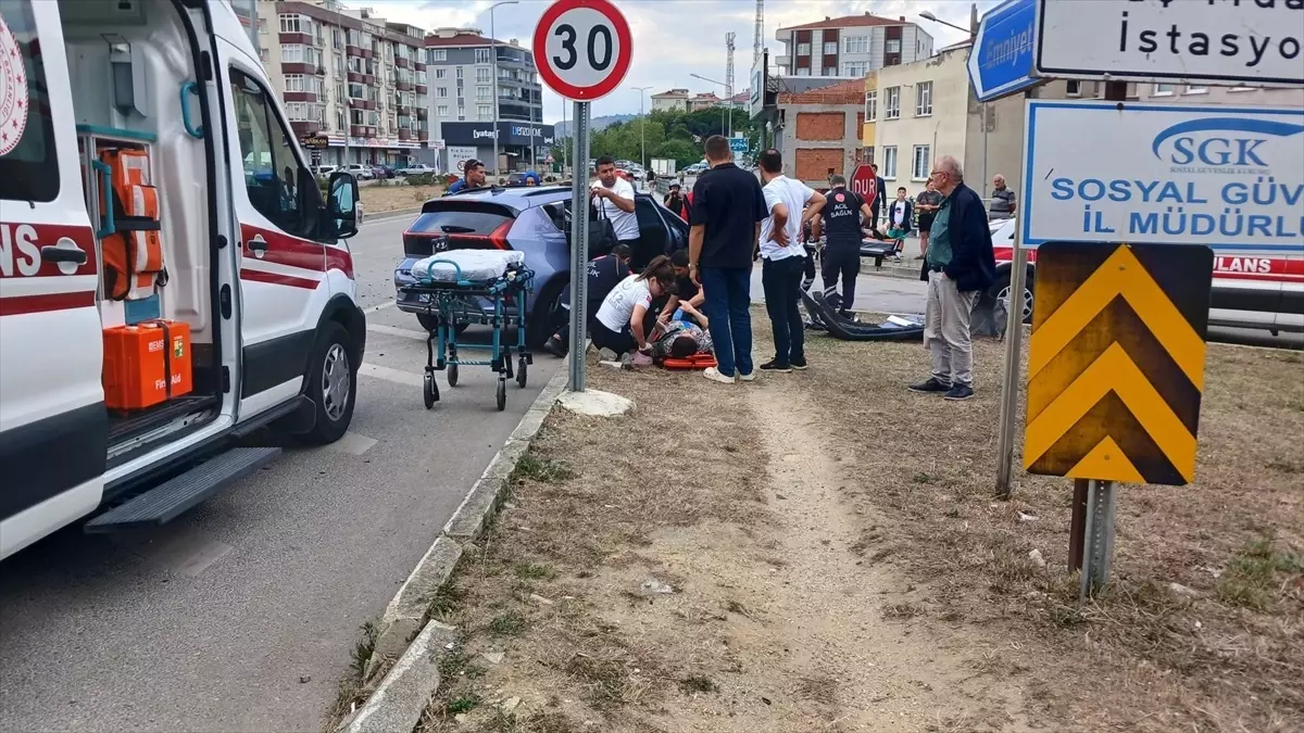 Sinop'ta Otomobil Çarpışması: 2 Yaralı