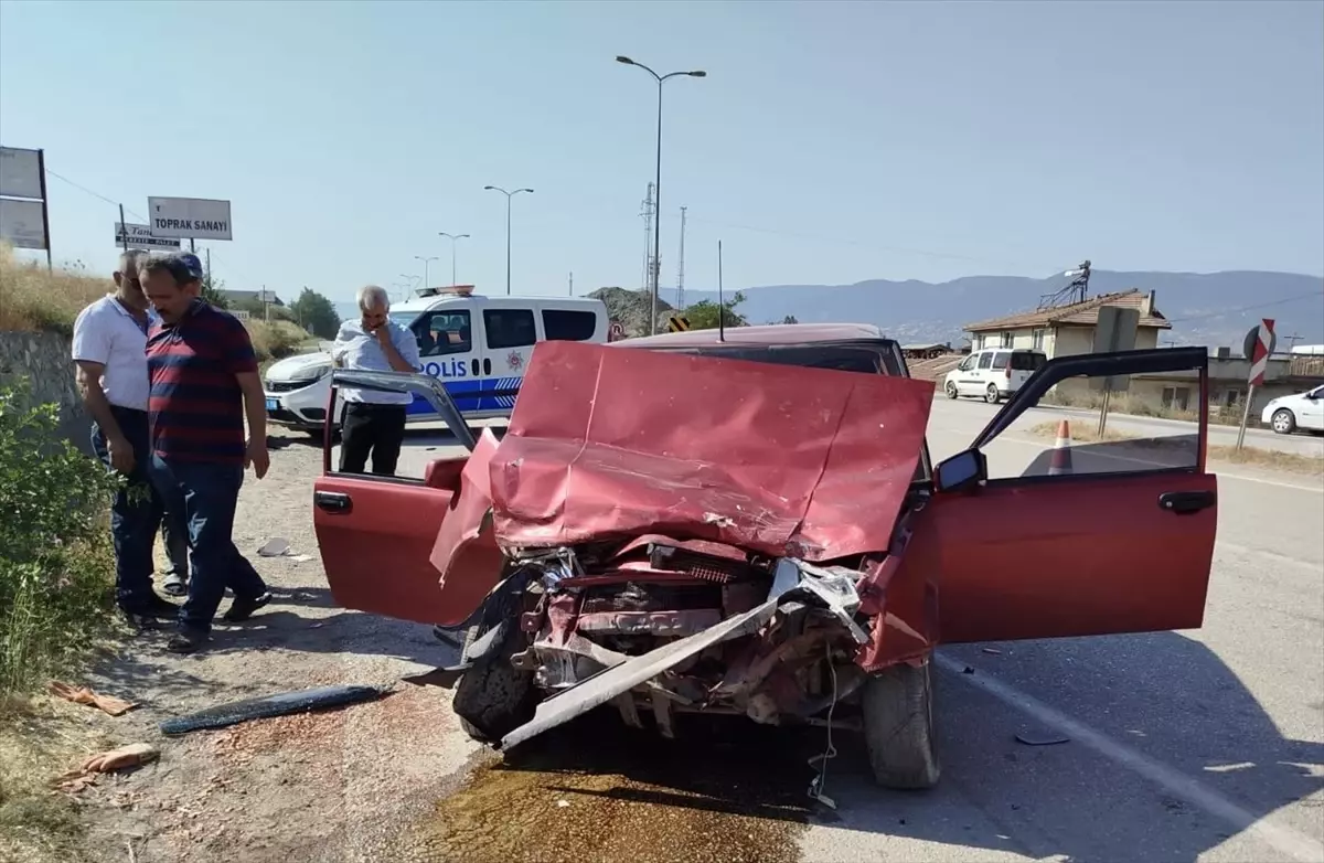 Sinop'ta Otomobil Çarpışması: 3 Yaralı