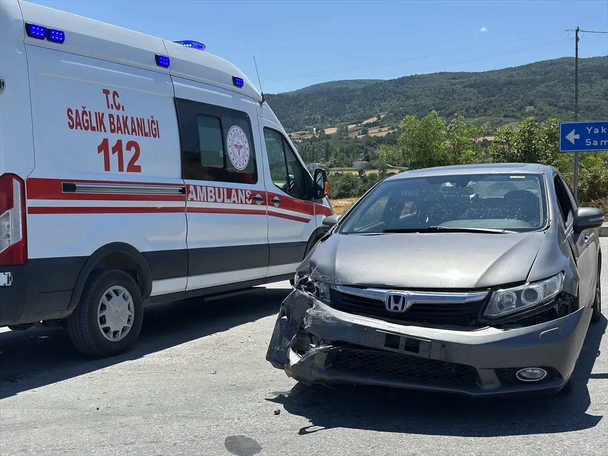 Sinop'ta Trafik Kazası: 3 Yaralı