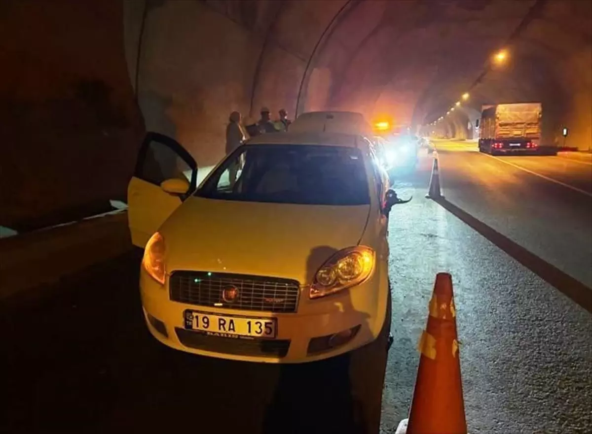 Sinop'ta Tünel İçinde Otomobil Kazası: 2 Yaralı