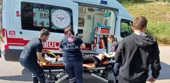 Sinop'ta Motosiklet Devrildi: 2 Yaralı