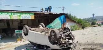 Boyabat'ta Devrilen Otomobilde 2 Kişi Yaralandı