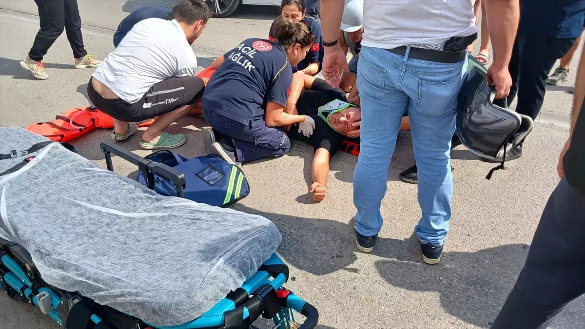 Sinop'ta Otomobil ile Motosiklet Çarpıştı, Sürücü Yaralandı