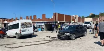 Sinop'ta Otomobil ve Minibüs Çarpıştı: 4 Yaralı