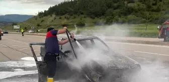 Boyabat'ta Otomobil Yangını: Araç Kullanılamaz Hale Geldi