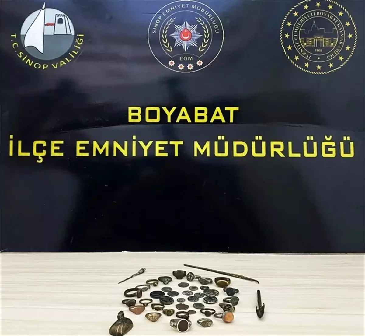 Boyabat'ta Tarihi Eser Kaçakçılığı Operasyonu: 16 Sikke ve 23 Yüzük Ele Geçirildi