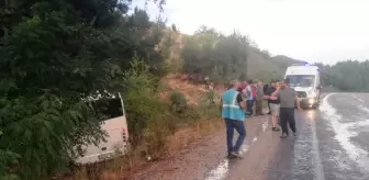 Boyabat'ta İşçileri Taşıyan Servis Otobüsü Kaza Yaptı: 6 Yaralı