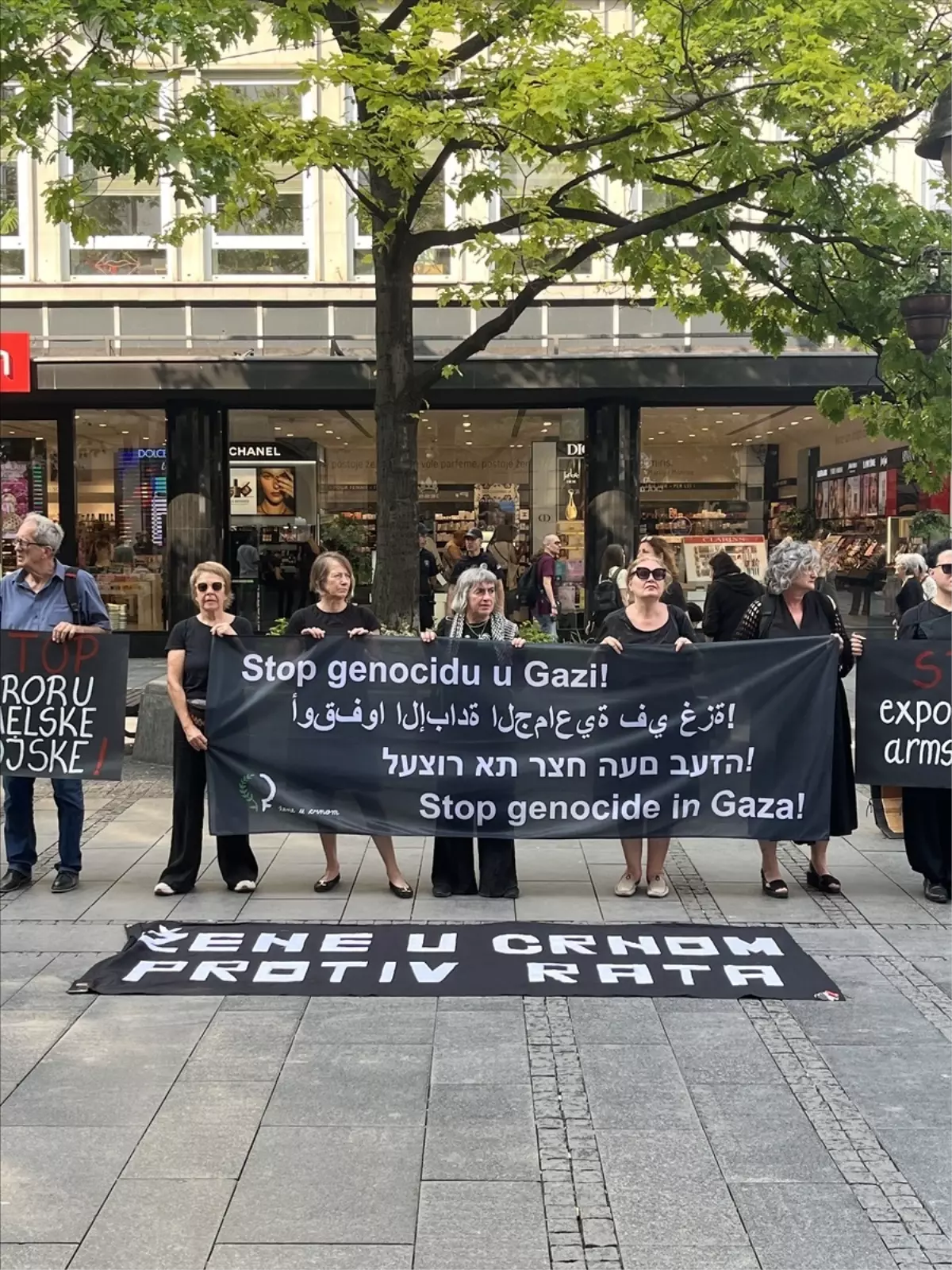 Sırbistan'da Siyah Giyen Kadınlar Derneği'nden Gazze İçin Eylem