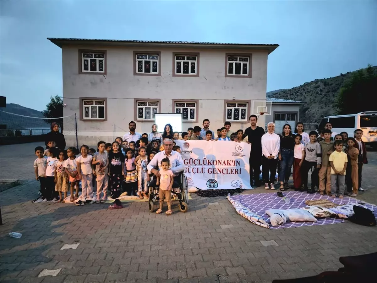 Şırnak'ta 95 öğrenci için açık hava sinema etkinliği düzenlendi