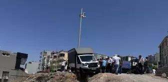 Şırnak'ta Yanlış Yolda Askıda Kalan Kamyonet İtfaiye Ekipleri Tarafından Kurtarıldı