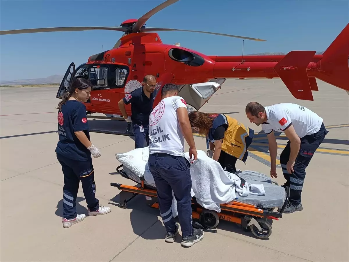 Cizre'den Şanlıurfa'ya Ambulans Helikopterle Hasta Nakli