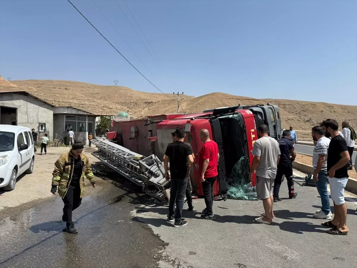 Cizre'de İtfaiye Aracı Devrildi, 5 Görevli Yaralı