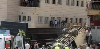 Şırnak'ta Freni Boşalan Kamyonet Taksiye Çarptı, 4 Yaralı